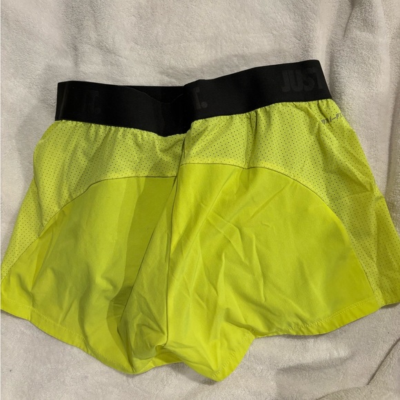 Nike running shorts size M - Picture 3 of 3